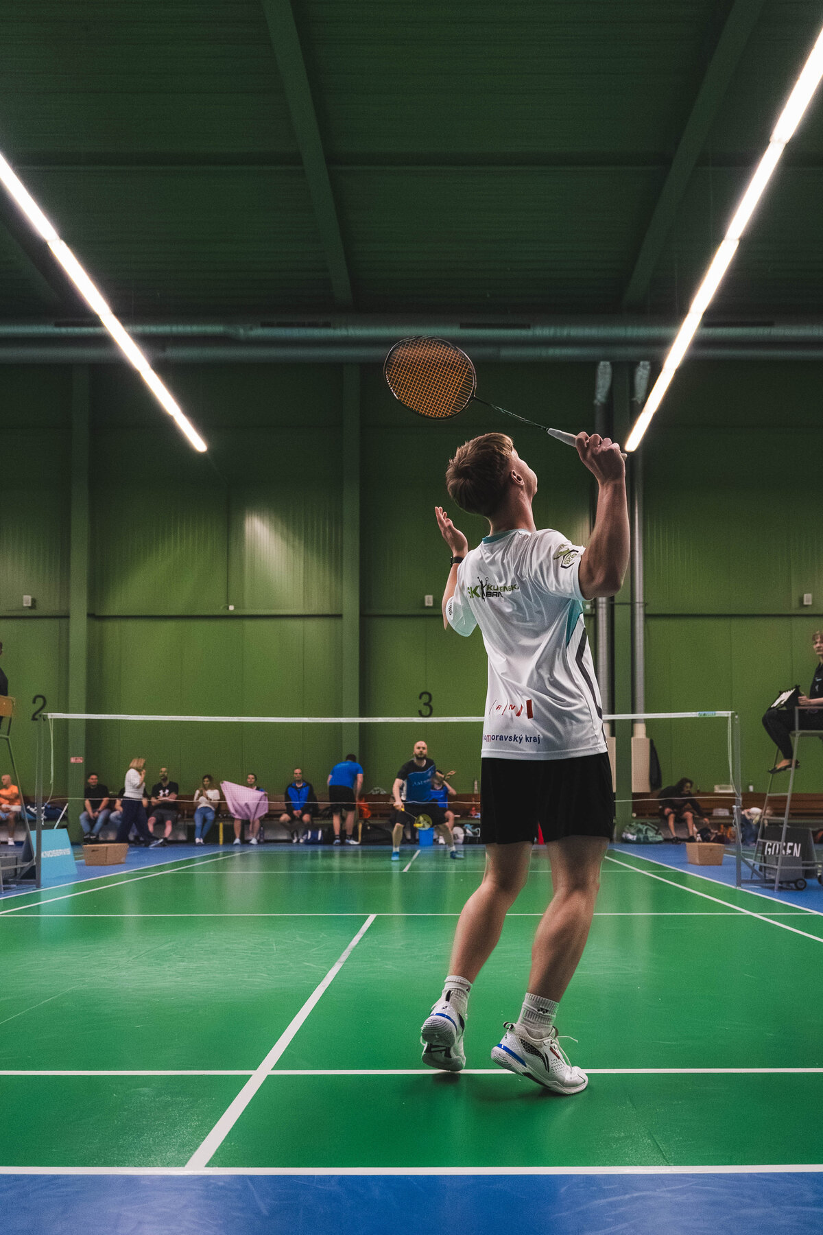 Hráč SK Kuklenská během utkání o postup B týmu do 1. ligy